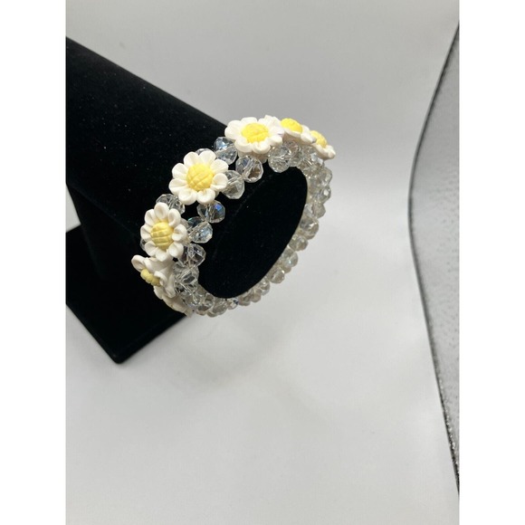 Vintage White Daisy Crystal Stretch 3.5 Inch Length Bracelet! - Picture 3 of 7